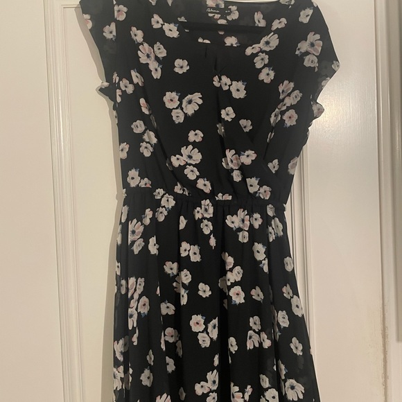 Xs like new summer dress! Versatile can we worn at work or a night out - Picture 1 of 2